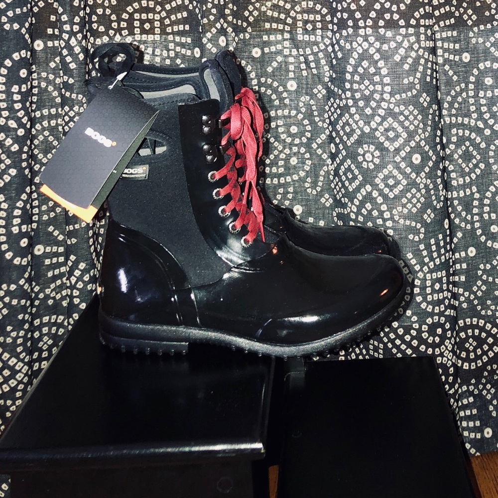 Bogs Women’s Sidney Lace Solid Insulated Boots